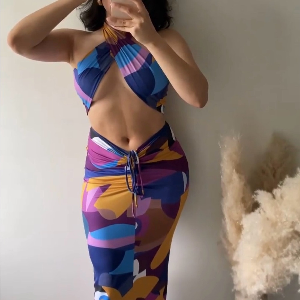 Colorful skirt set.